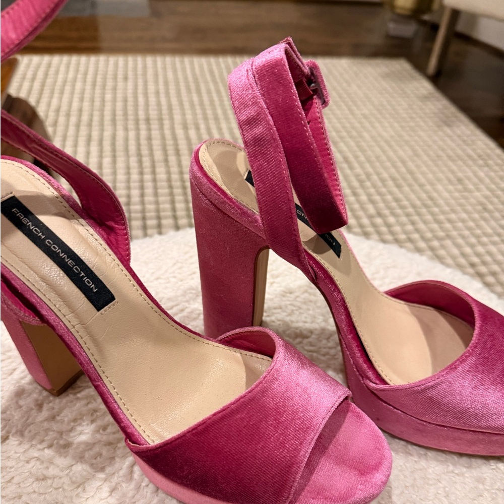 French Connection
Women's Taryn Slip-On Platform Sandals - Picture 2 of 8